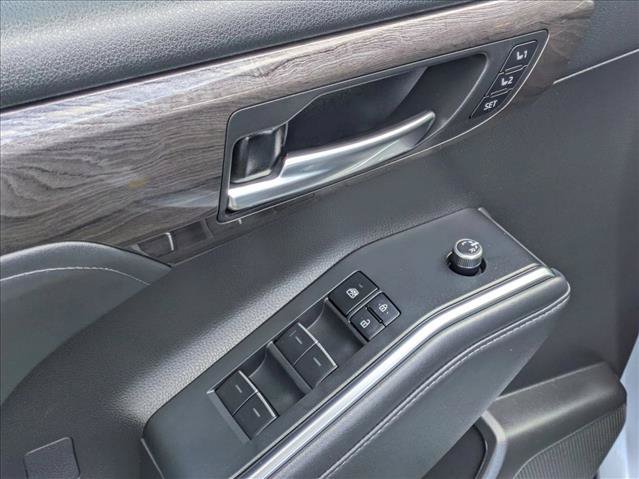 Used 2022 Toyota Highlander Platinum AWD/4WD image 13