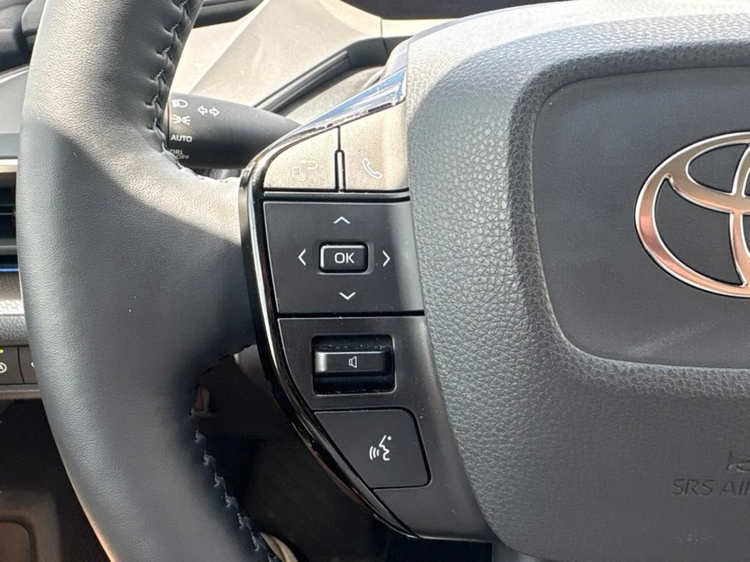 Certified 2024 Toyota Prius XLE FWD image 8