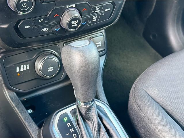 Used 2019 Jeep Renegade Latitude w/ Cold Weather Group image 16