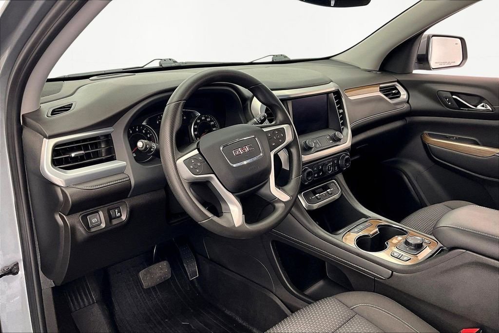 Used 2023 GMC Acadia SLE w/ Driver Convenience Package image 14