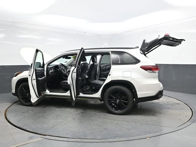 Used 2019 Toyota Highlander SE w/ Nightshade Edition AWD/4WD image 51