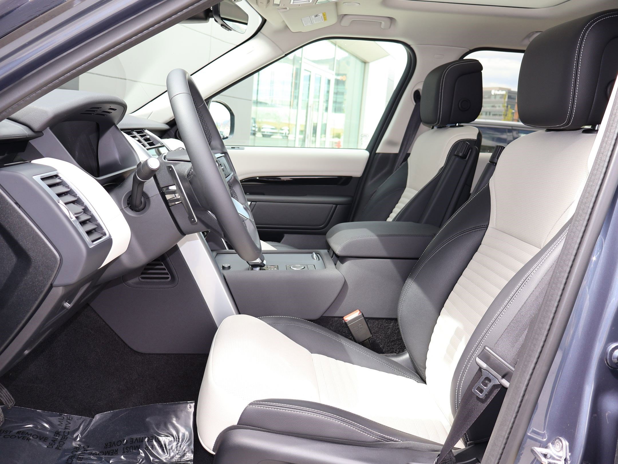 Certified 2025 Land Rover Discovery S AWD/4WD image 24