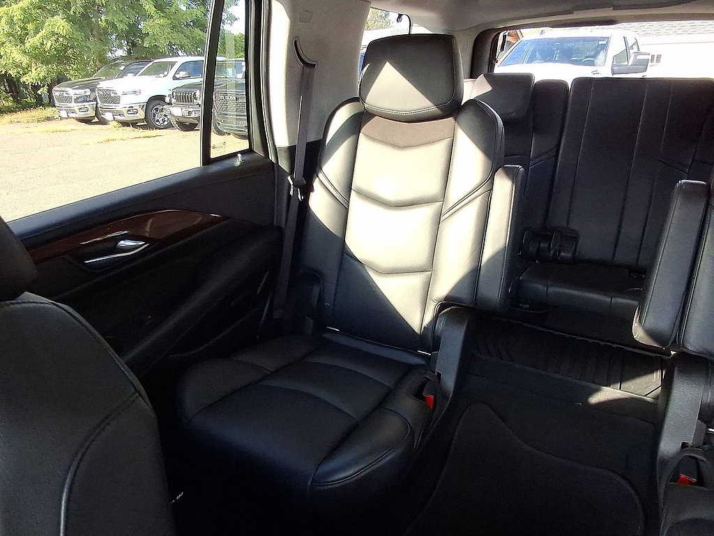 Used 2017 Cadillac Escalade Premium Luxury AWD/4WD image 12