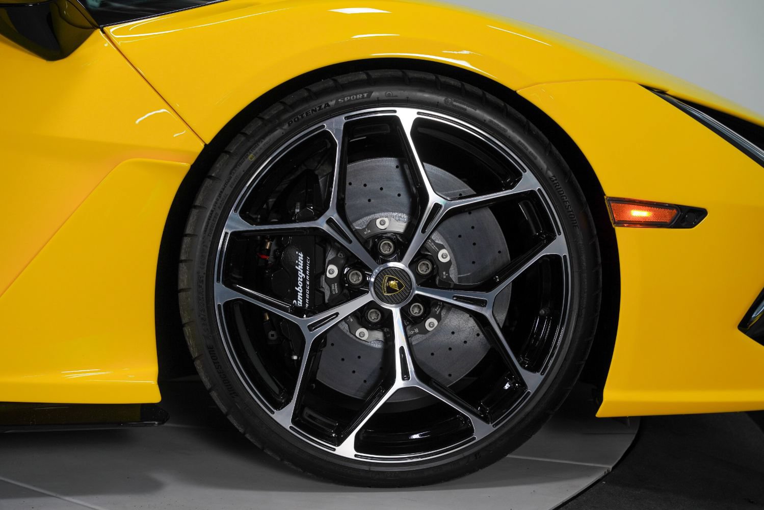 Used 2024 Lamborghini Revuelto AWD/4WD image 28