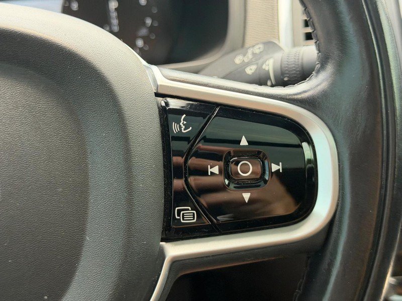 Used 2019 Volvo XC90 T6 Momentum AWD/4WD image 18