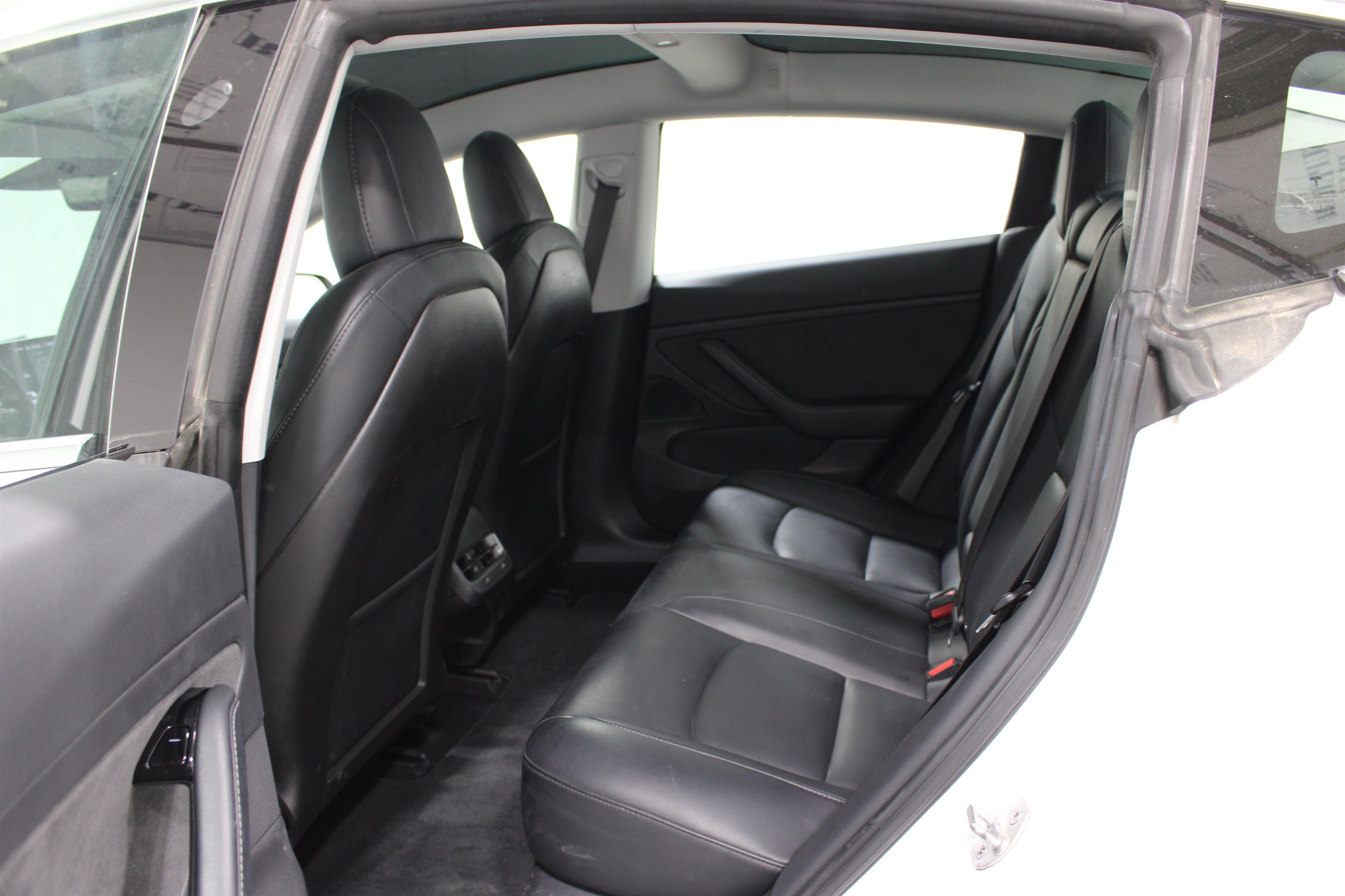 Used 2018 Tesla Model 3 AWD/4WD image 12