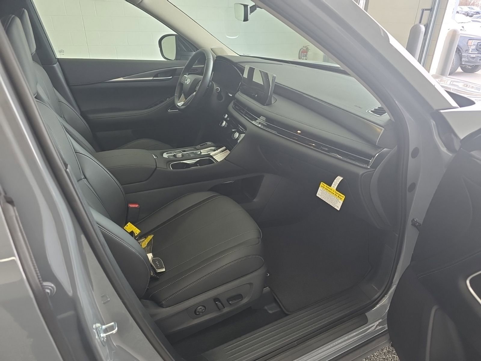 New 2026 INFINITI QX60 Luxe w/ Cargo Package AWD/4WD image 9