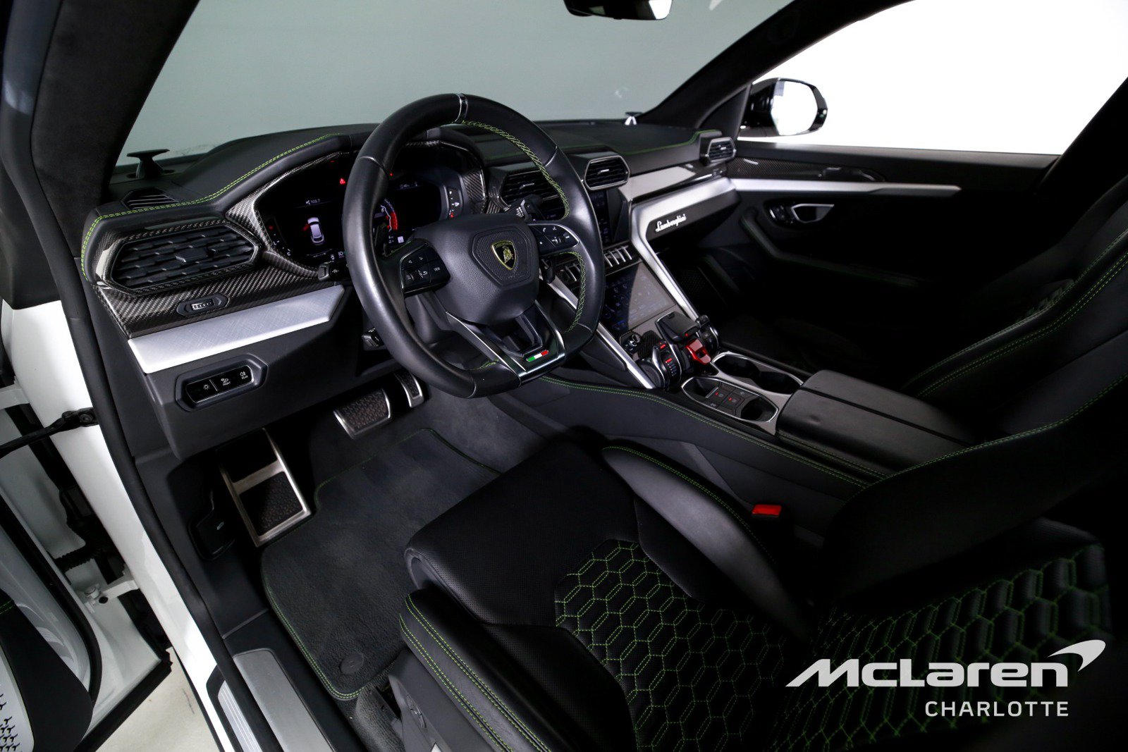 Used 2019 Lamborghini Urus AWD/4WD image 12