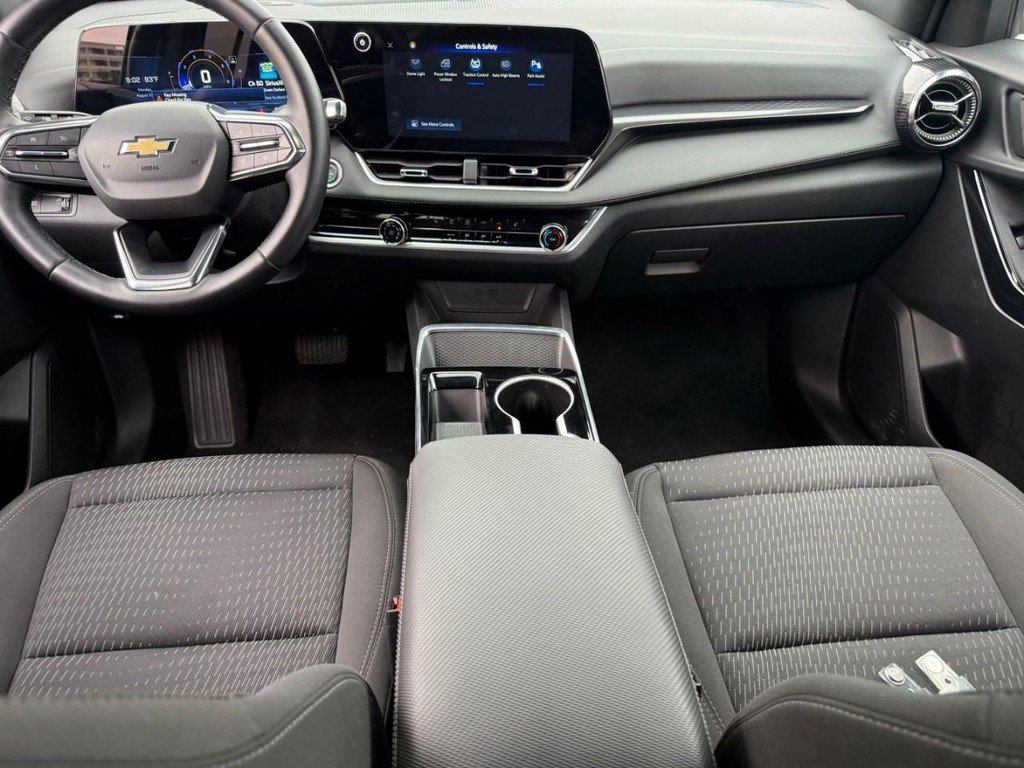 Used 2025 Chevrolet Equinox LT FWD image 13