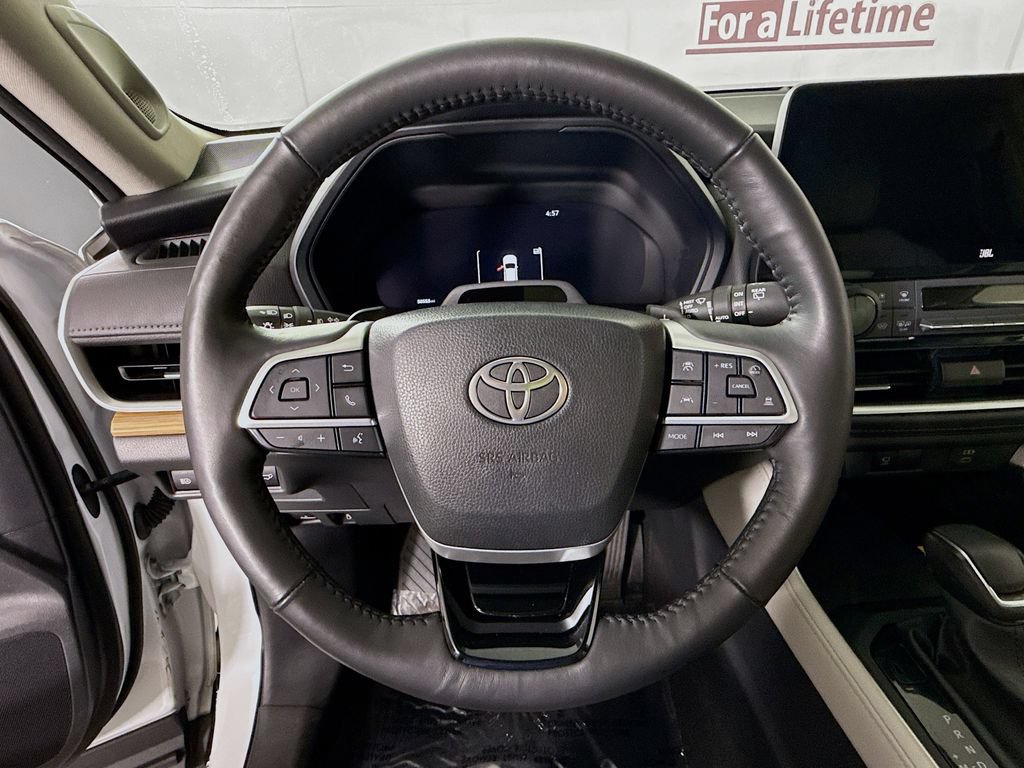 Used 2024 Toyota Grand Highlander AWD image 21
