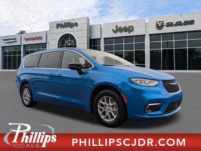 New 2026 Chrysler Pacifica Select