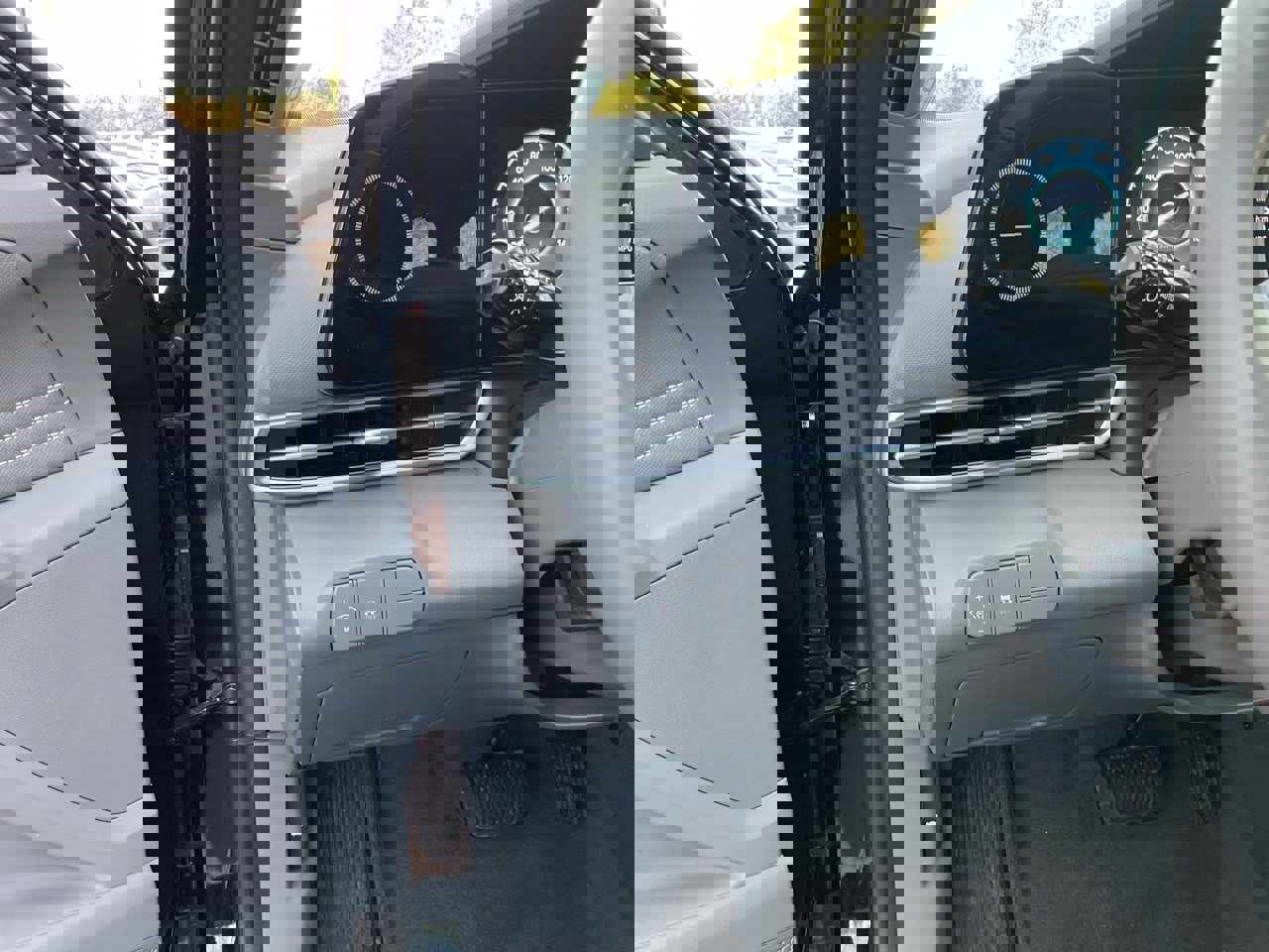 Used 2025 Hyundai Elantra SEL image 25