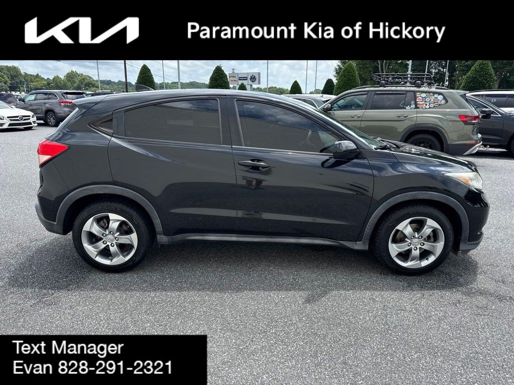 Used 2017 Honda HR-V LX image 8