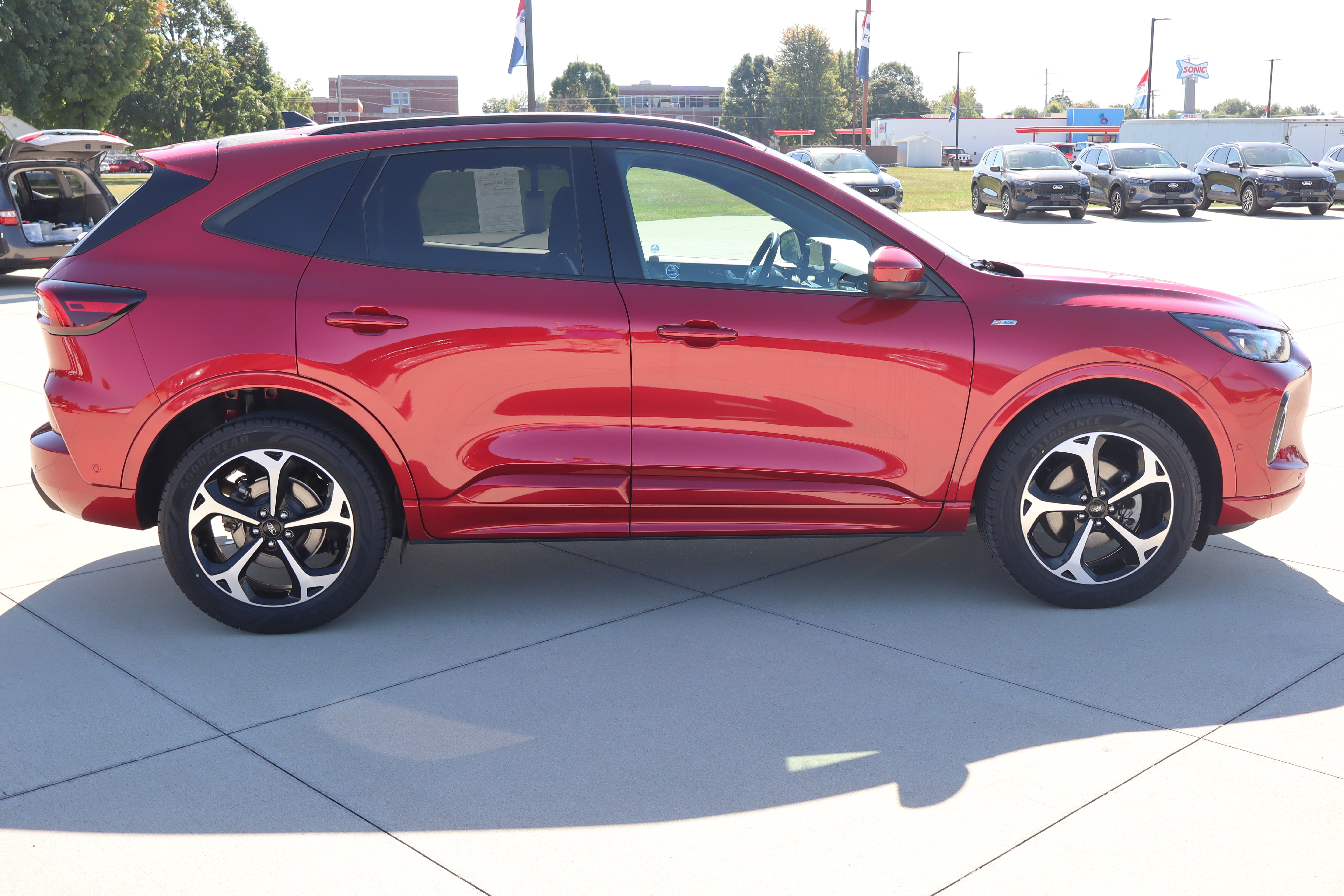 Used 2023 Ford Escape ST-Line Elite w/ Premium Technology Package AWD/4WD image 5