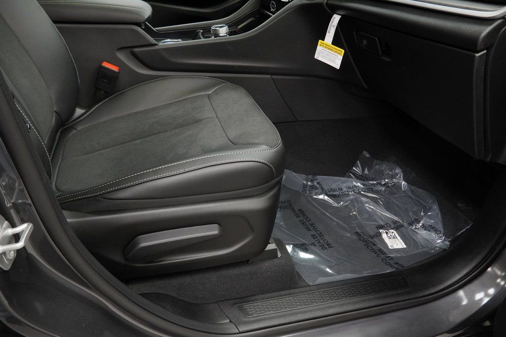 New 2026 Jeep Grand Cherokee Altitude image 34
