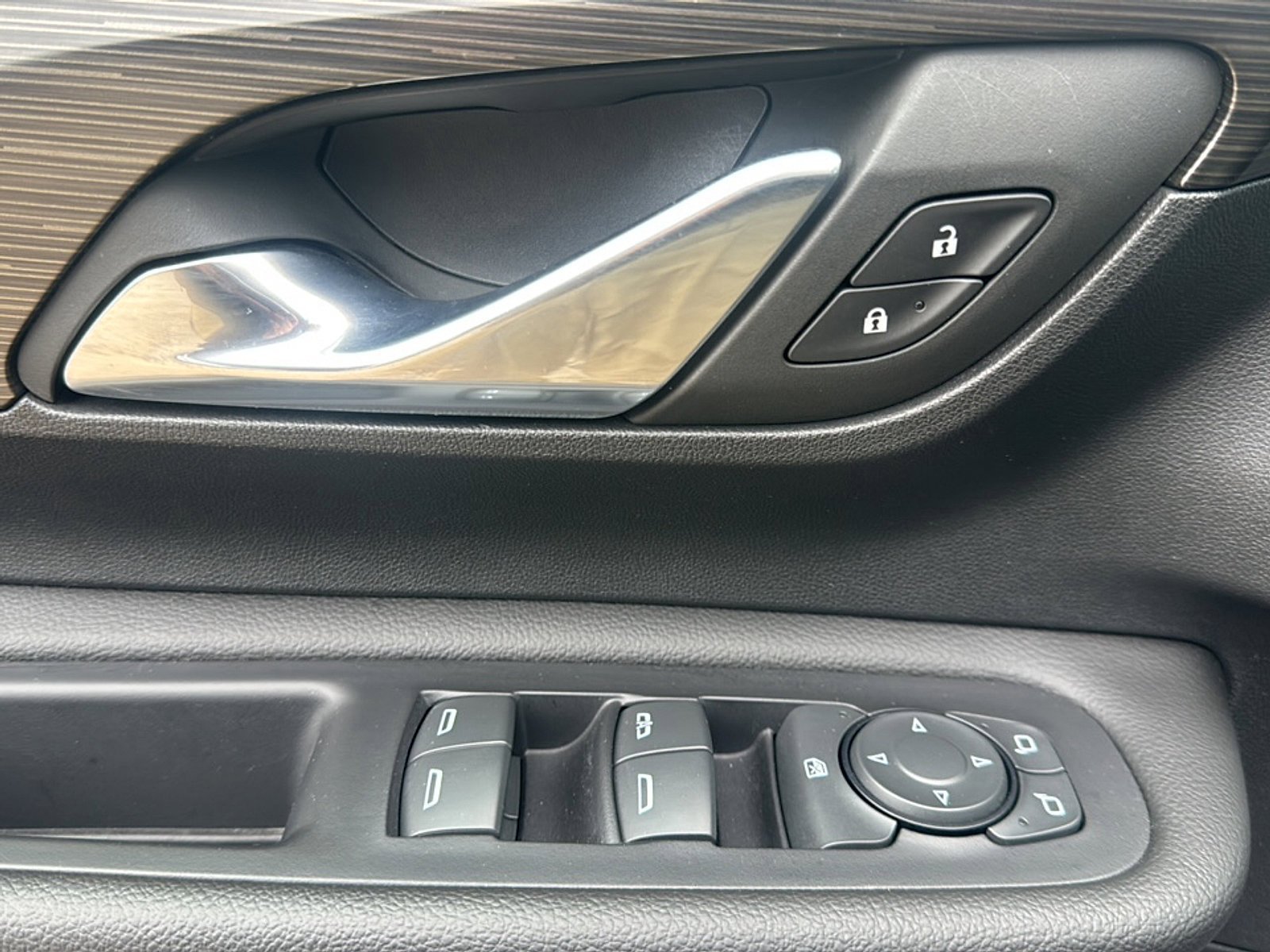 Used 2023 GMC Terrain SLE w/ Driver Convenience Package AWD/4WD image 16