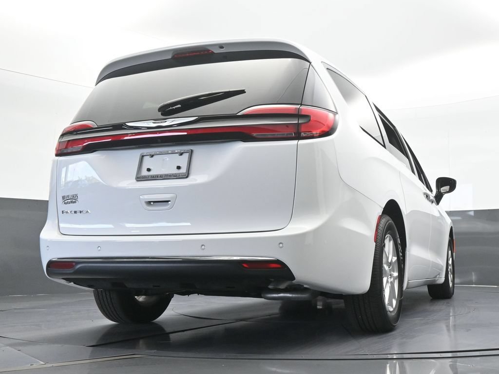 Used 2025 Chrysler Pacifica Select FWD image 54