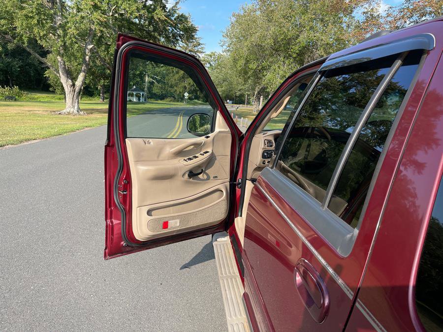 Used 2001 Ford Expedition Eddie Bauer image 19