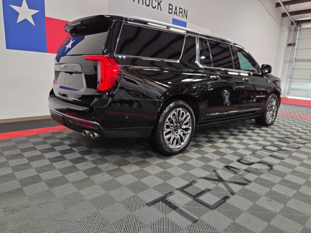 Used 2023 GMC Yukon XL Denali Ultimate AWD/4WD image 24