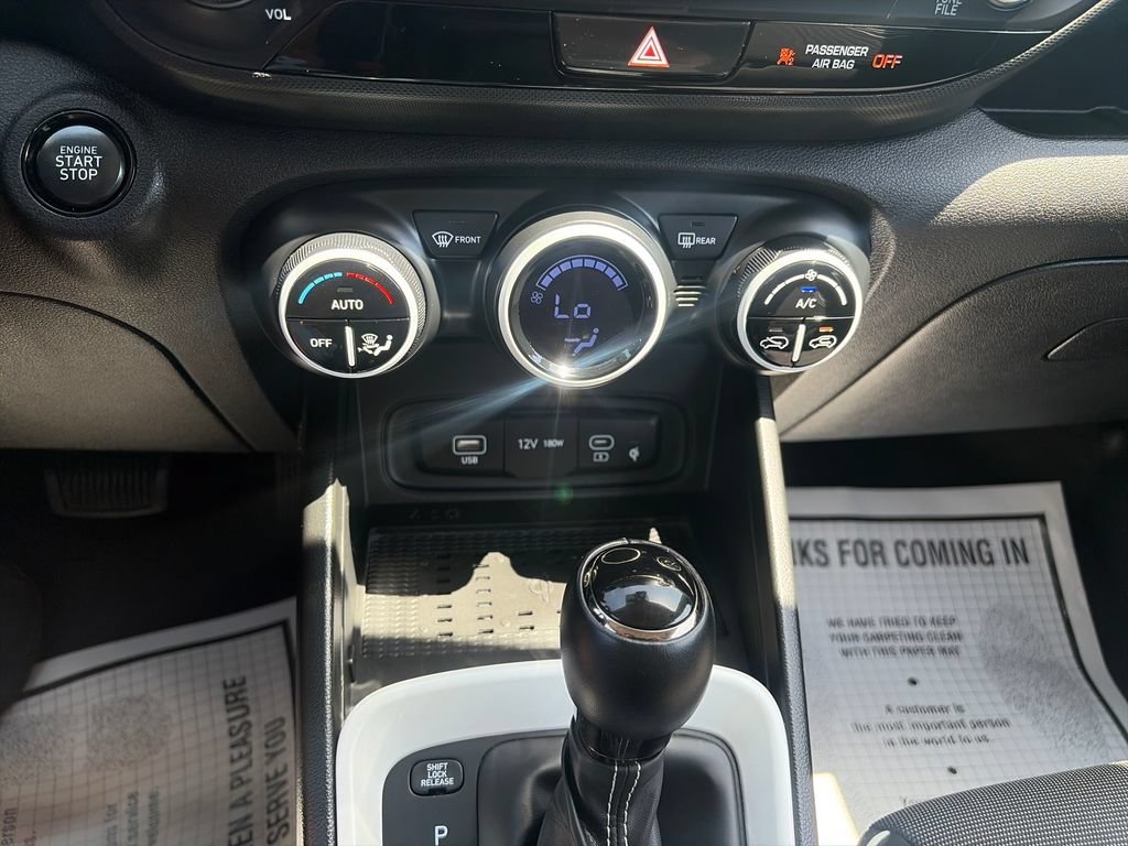 Used 2025 Hyundai Venue Limited FWD image 18