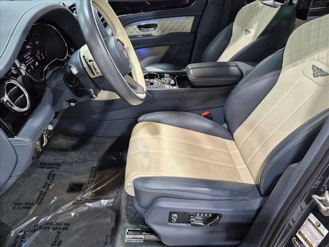 Used 2022 Bentley Bentayga AWD/4WD image 17