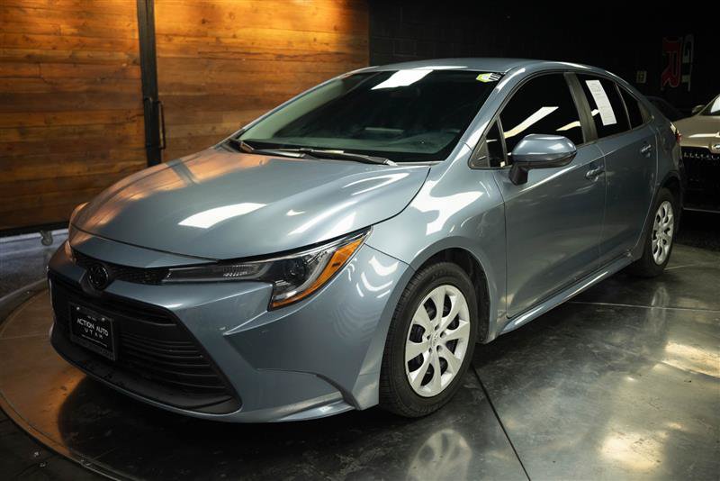 Used 2024 Toyota Corolla LE FWD image 2