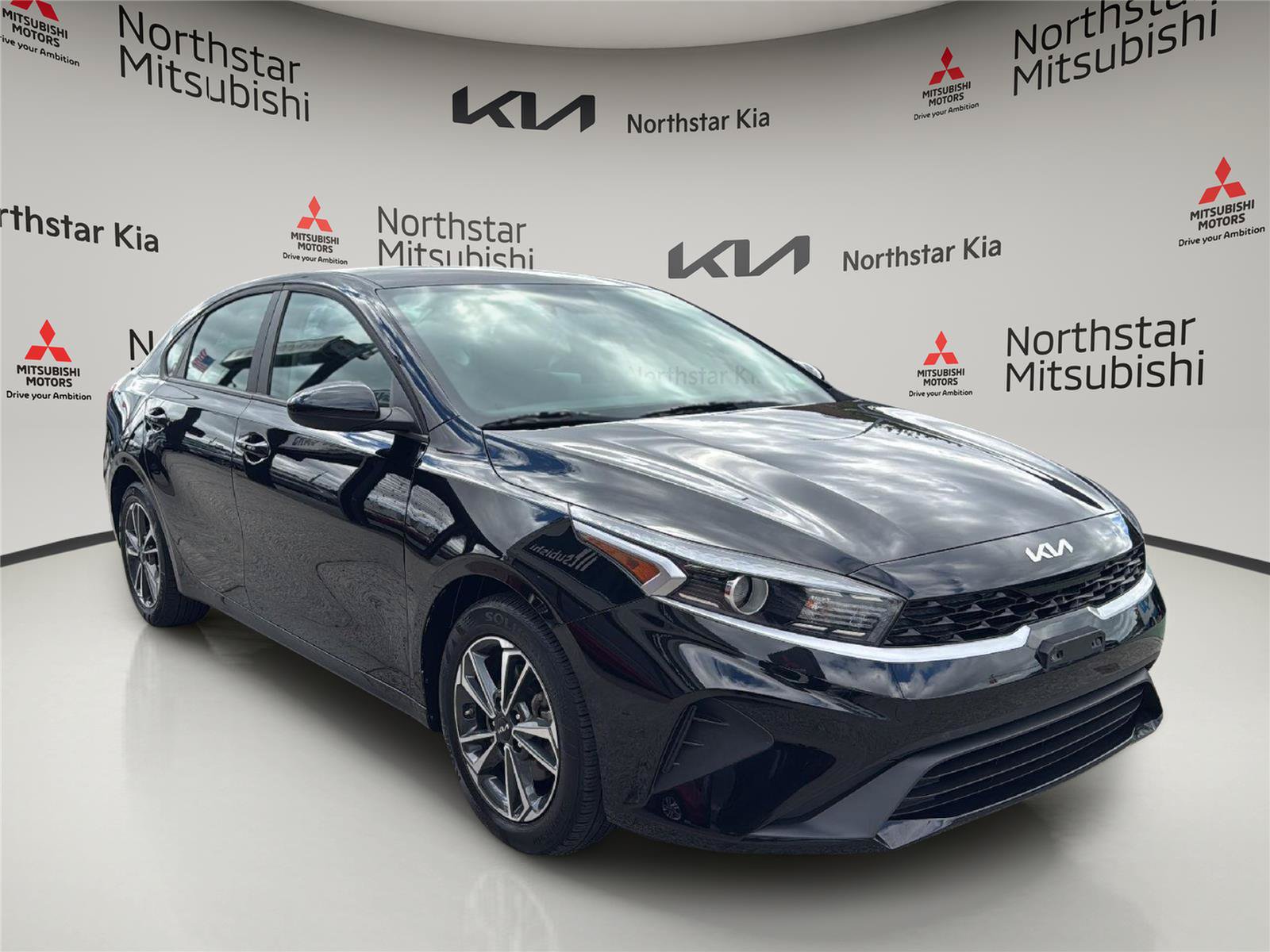 Used 2023 Kia Forte LXS FWD image 9