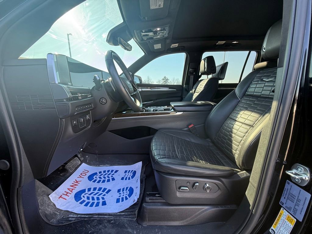 Used 2025 Cadillac Escalade ESV Sport Platinum image 29