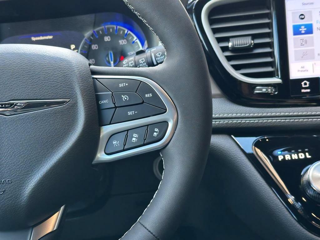 New 2026 Chrysler Pacifica Select FWD image 10