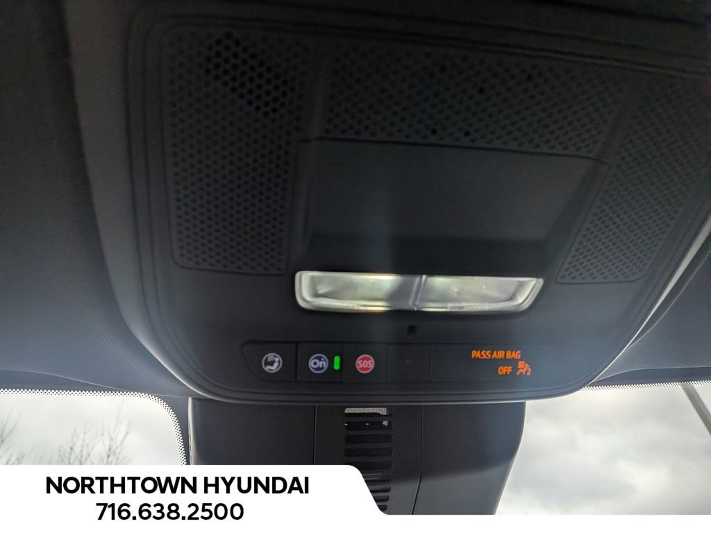 Used 2025 Chevrolet Traverse Z71 w/ Enhanced Driving Package AWD/4WD image 28