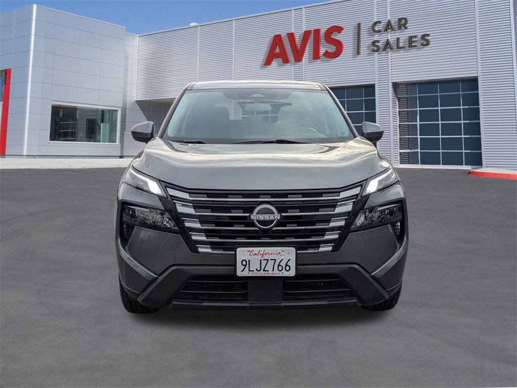 Used 2024 Nissan Rogue SV image 2