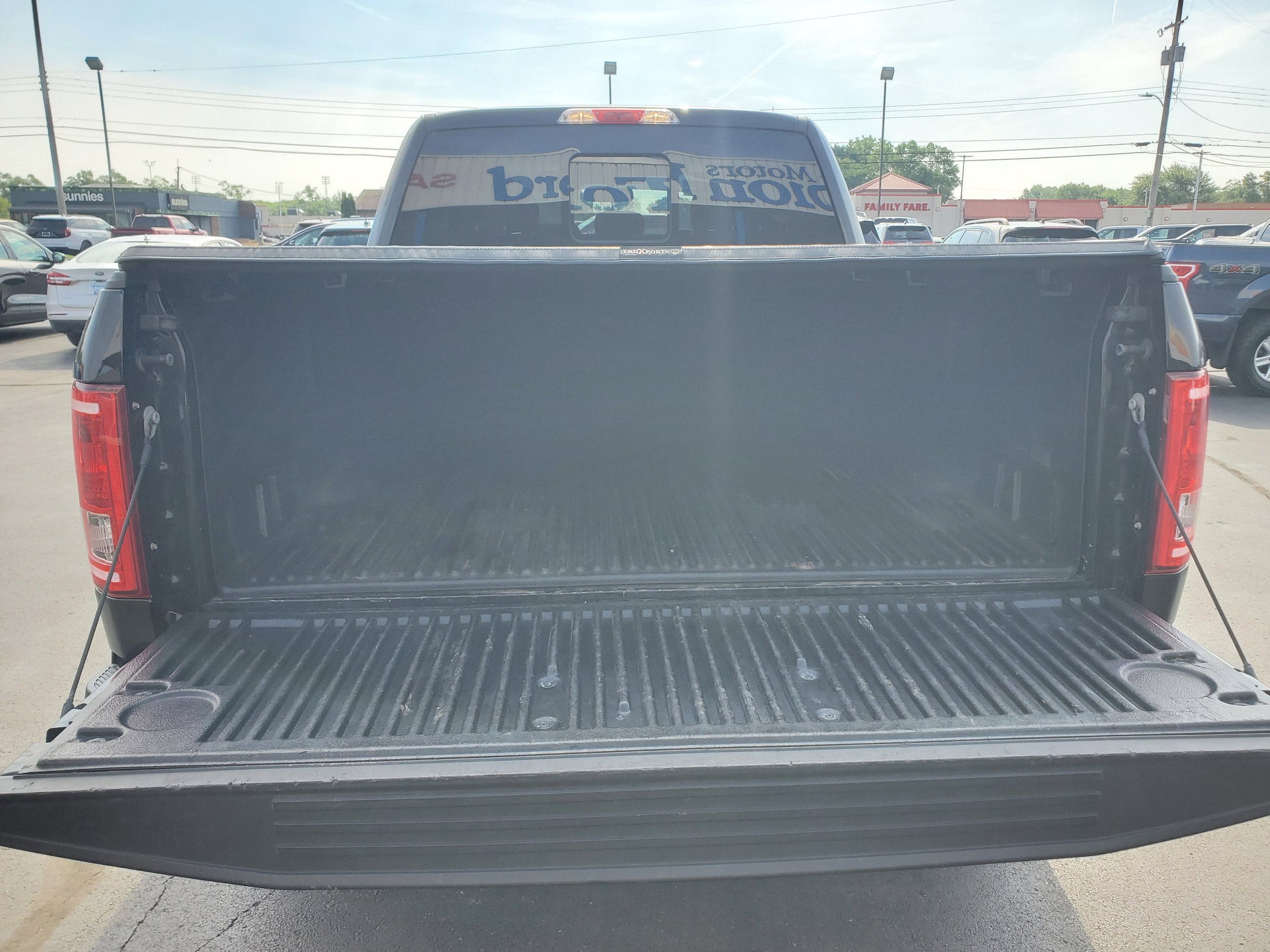 Used 2017 Ford F150 XLT w/ Equipment Group 302A Luxury AWD/4WD image 30