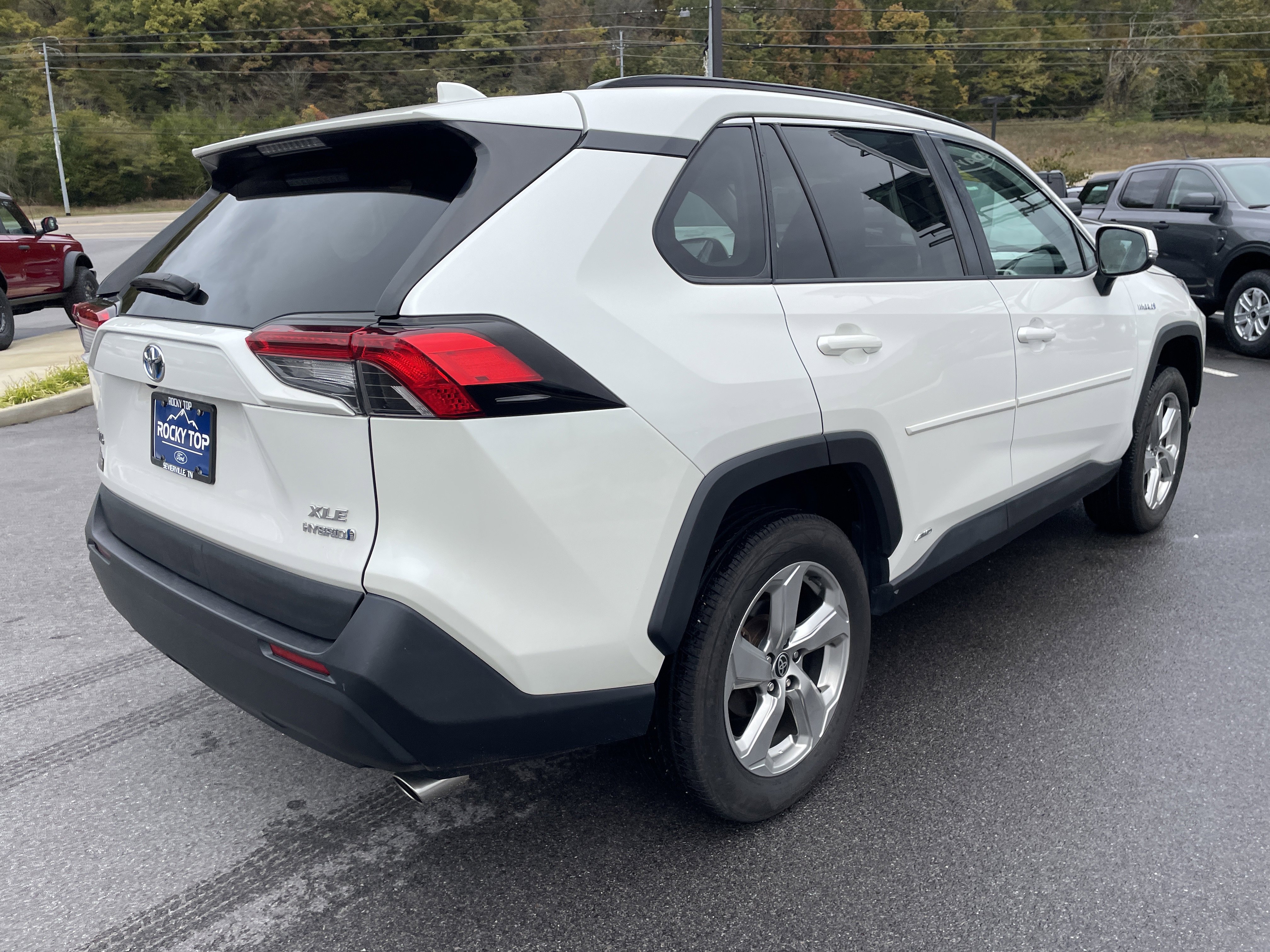 Used 2021 Toyota RAV4 XLE Premium image 5