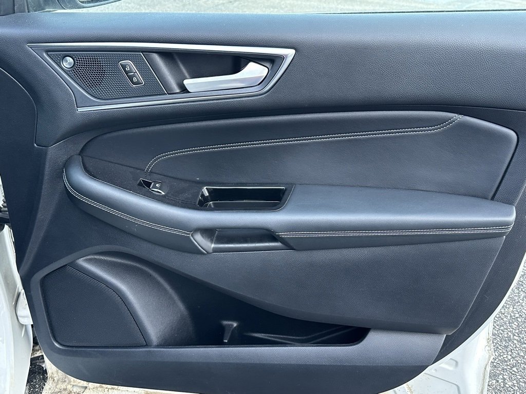 Used 2020 Ford Edge Titanium image 21