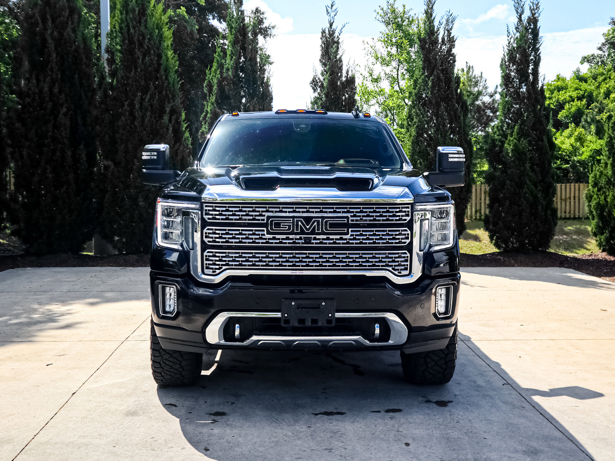 Used 2020 GMC Sierra 3500 Denali w/ Denali Ultimate Package AWD/4WD image 3