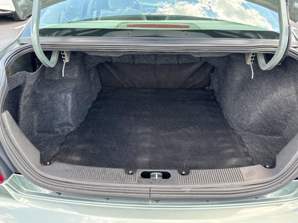 Used 2007 Ford Taurus SE FWD image 7