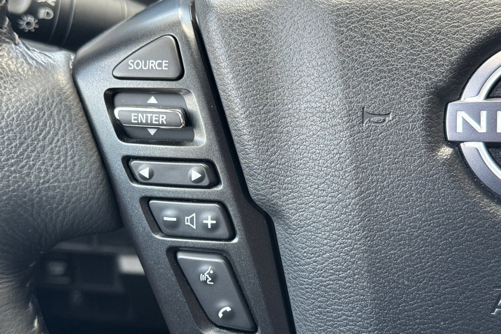 Used 2025 Nissan Frontier SV w/ SV Convenience Package image 29