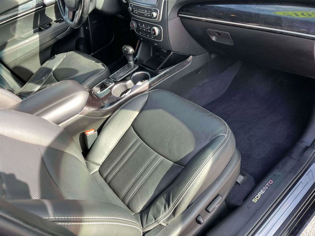 Used 2015 Kia Sorento SX image 14