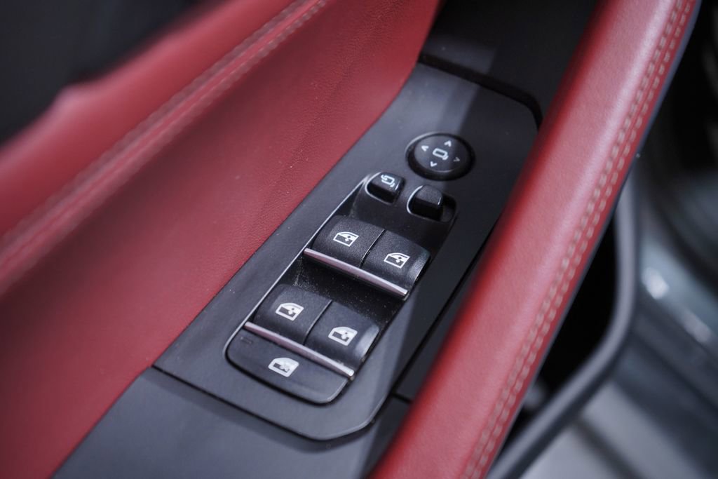 Used 2024 BMW X6 xDrive40i w/ Executive Package image 17