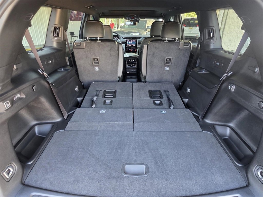 New 2025 Jeep Grand Cherokee L Altitude image 12