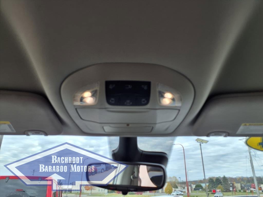 Used 2024 Chrysler Pacifica Select image 28