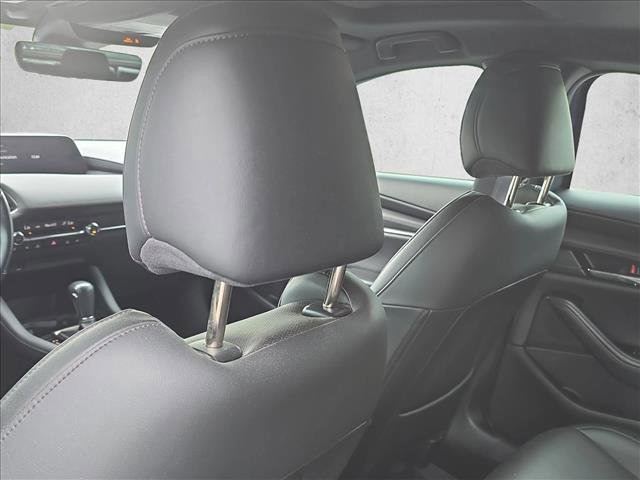 Used 2021 MAZDA MAZDA3 Hatchback w/Premium Plus Pkg image 16