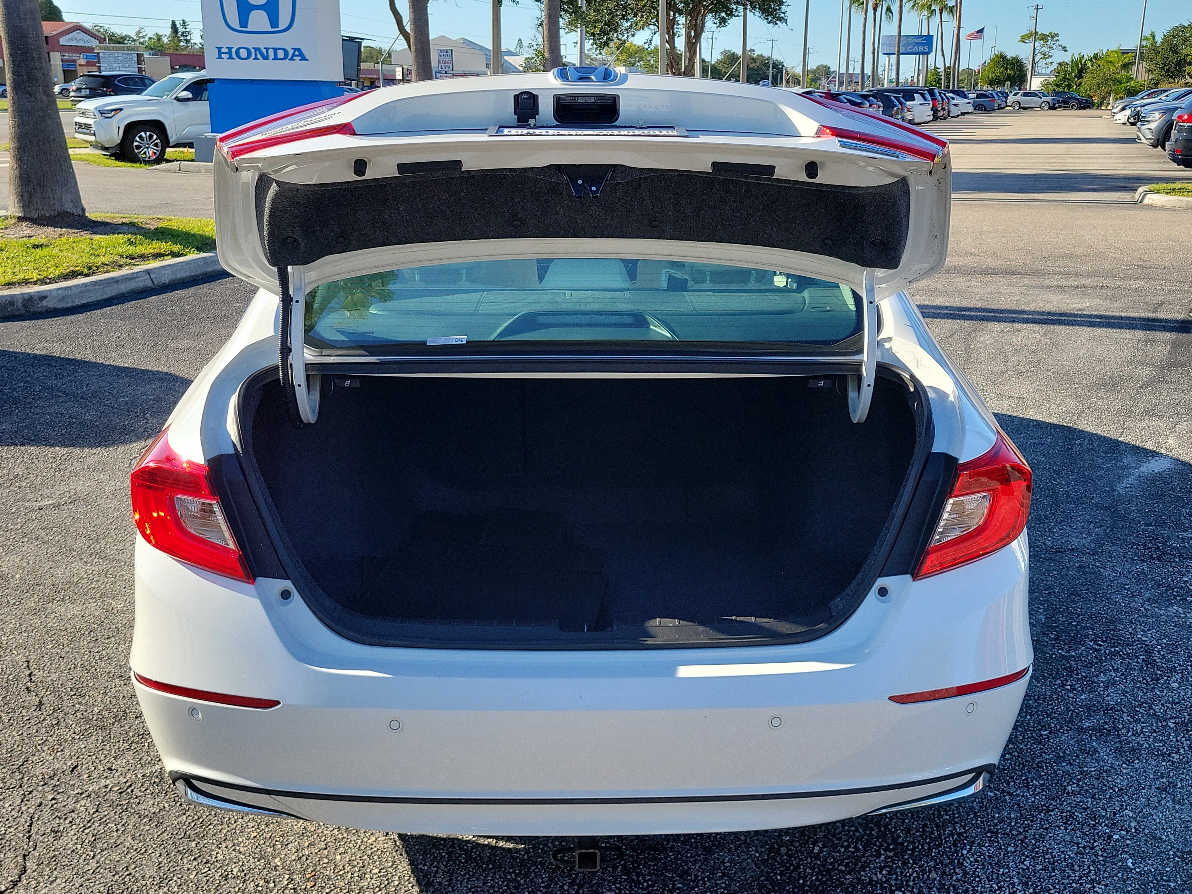 Used 2021 Honda Accord Touring image 8