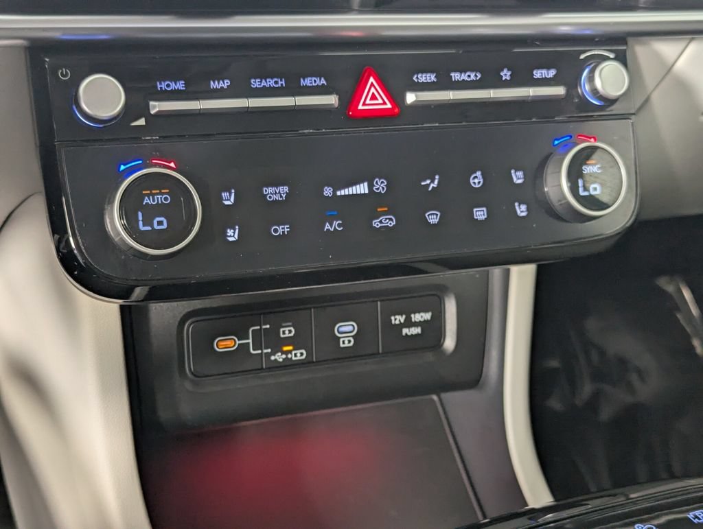 Certified 2025 Hyundai Tucson Limited AWD/4WD image 22