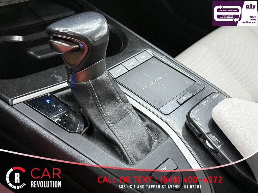 Used 2022 Lexus UX 250h w/ Premium Package AWD/4WD image 26