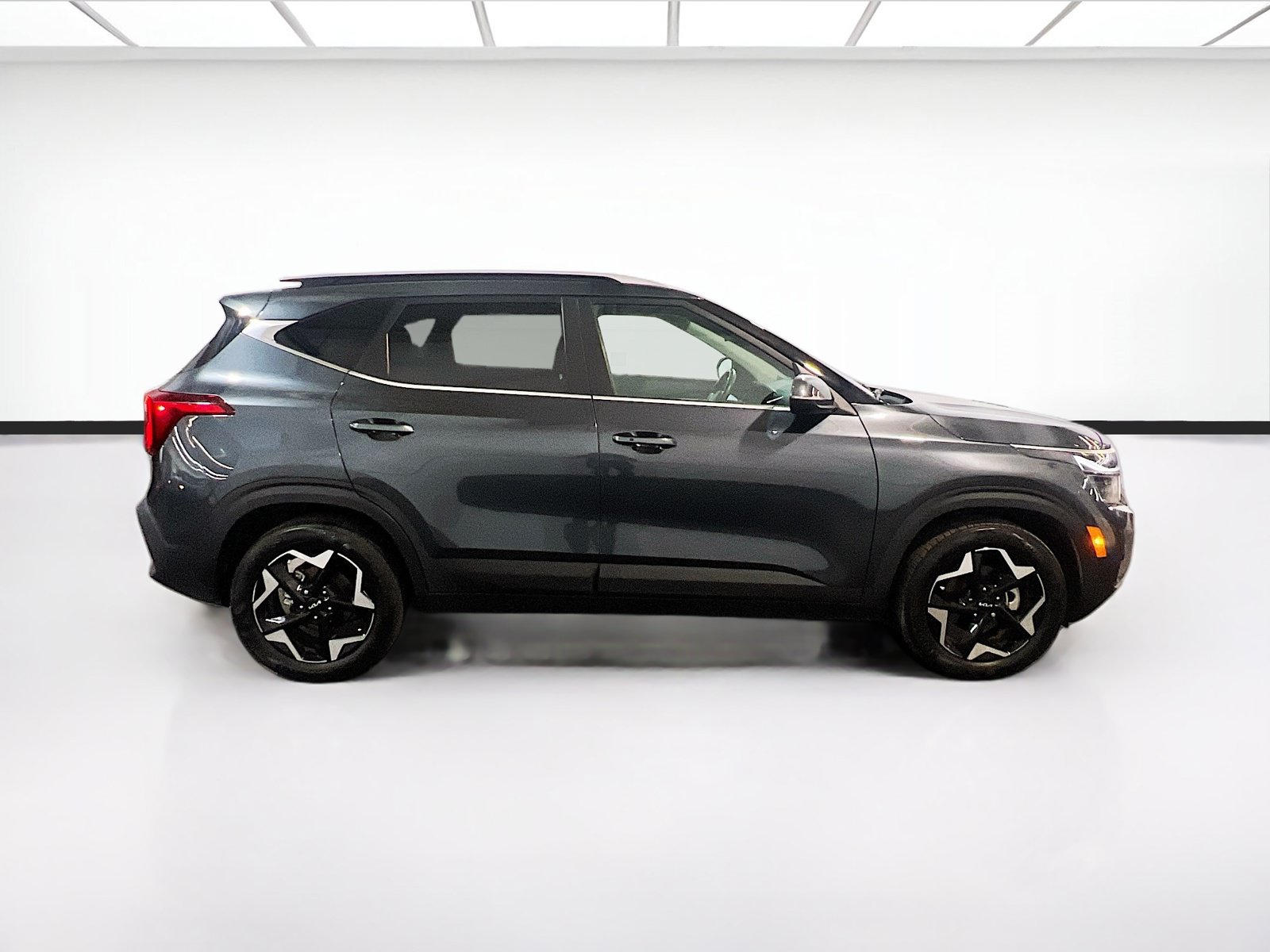 Used 2024 Kia Seltos EX FWD image 24
