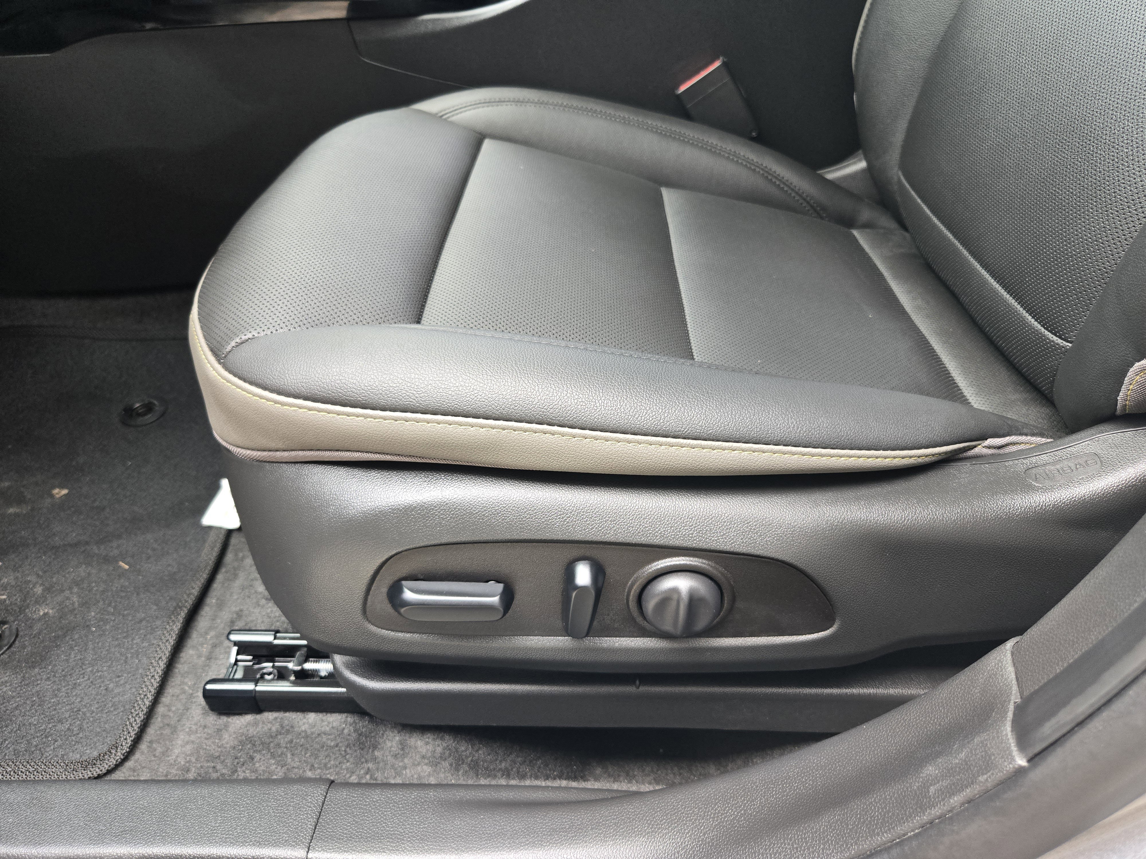 Used 2025 Chevrolet Trax ACTIV image 18