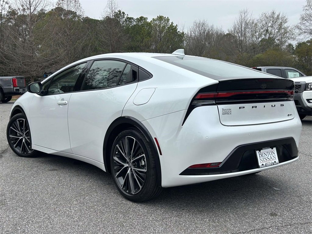 Used 2025 Toyota Prius XLE image 5