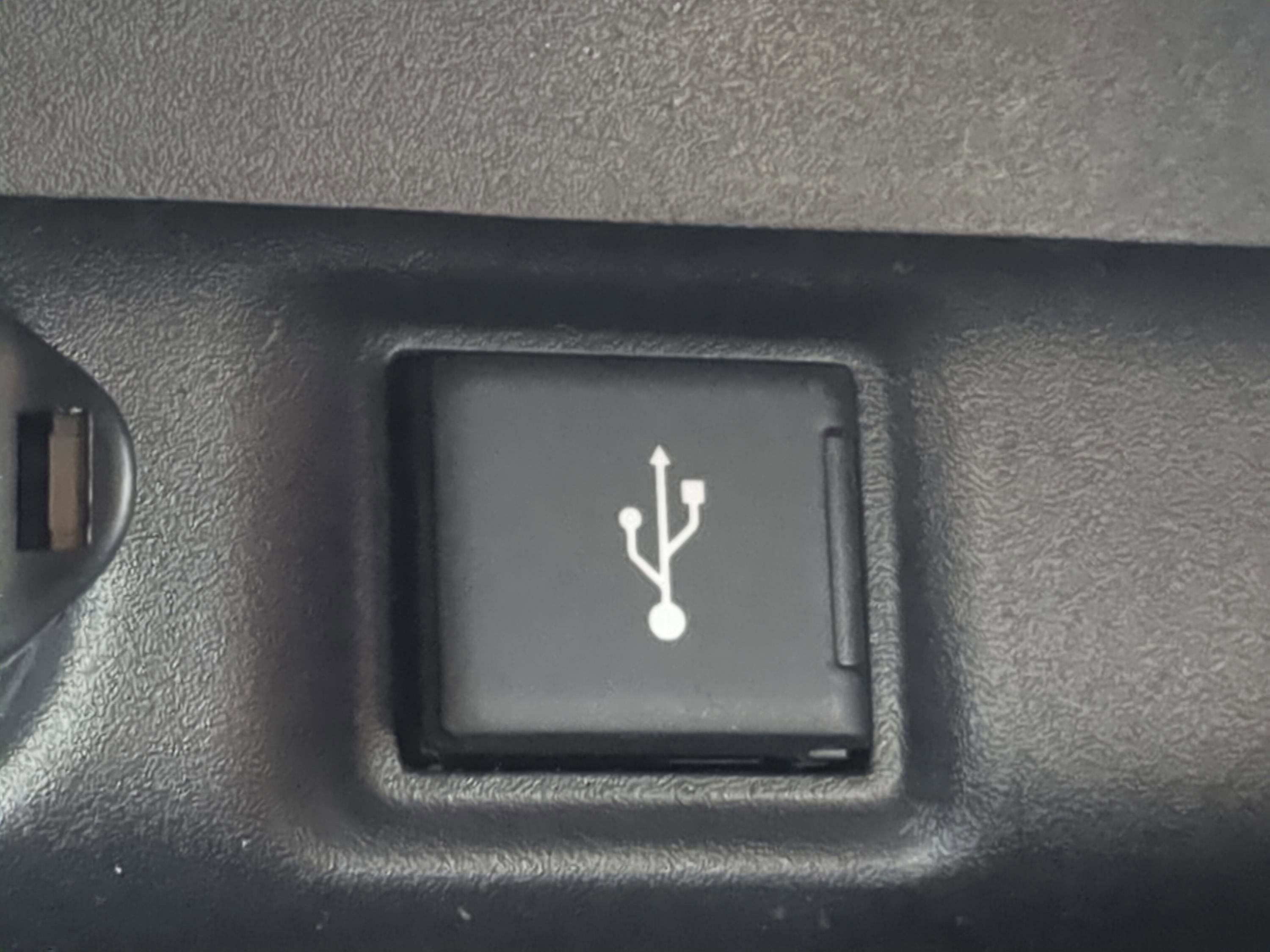 Used 2020 Toyota RAV4 LE image 19