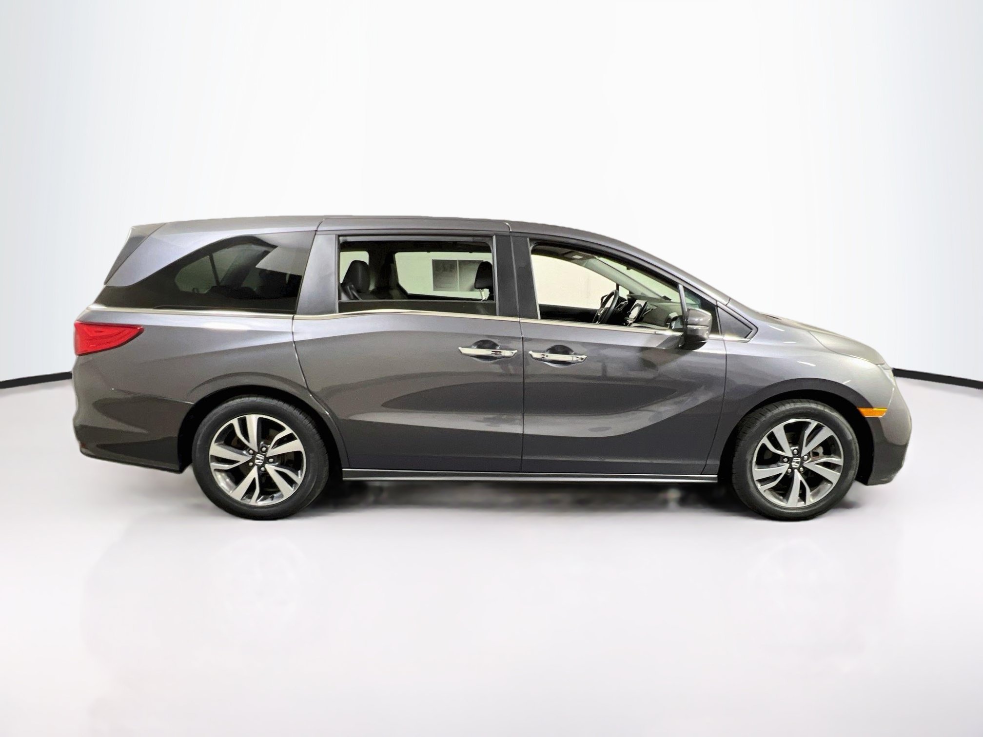 Used 2023 Honda Odyssey Touring image 4